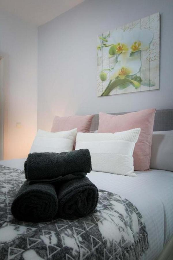 Holidays2Malaga Eduardo Ocon Ground Floor Renovated Apartment In The City Center Extérieur photo